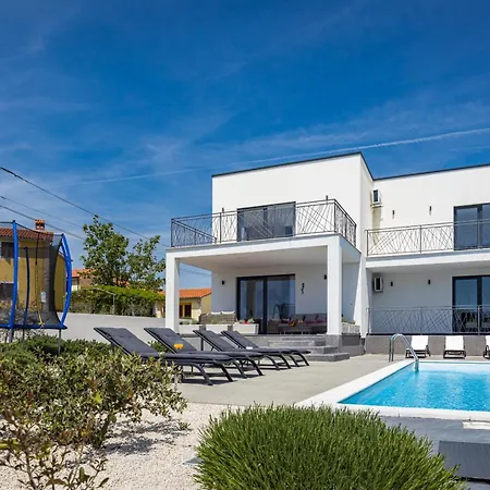 Angie In Istria For 10 Persons With Private Heated Pool & Kids Playground Villa Vodnjan