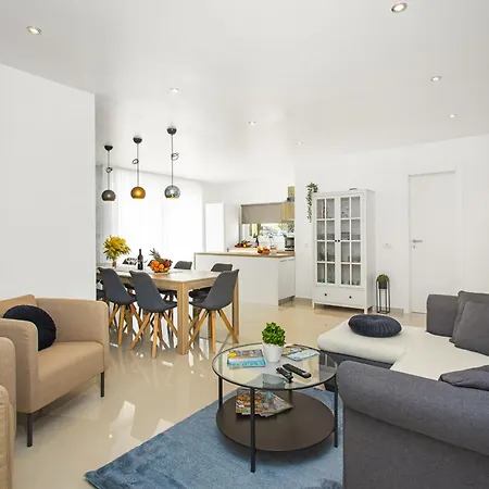 Angie In Istria For 10 Persons With Private Heated Pool & Kids Playground Vodnjan