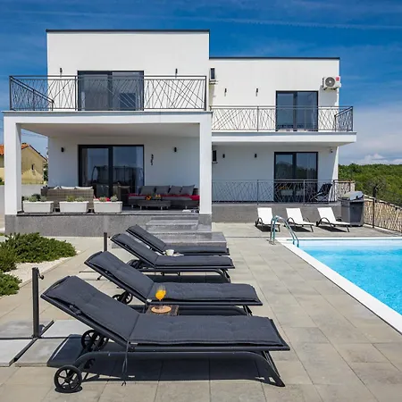 Angie In Istria For 10 Persons With Private Heated Pool & Kids Playground * Vodnjan