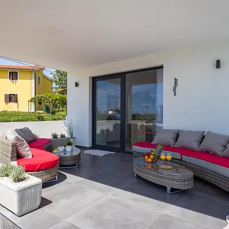 Angie In Istria For 10 Persons With Private Heated Pool & Kids Playground Villa Vodnjan