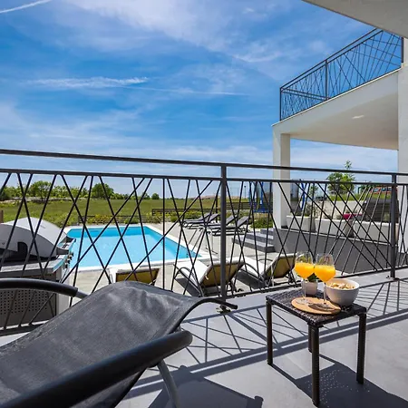 Angie In Istria For 10 Persons With Private Heated Pool & Kids Playground Villa Vodnjan