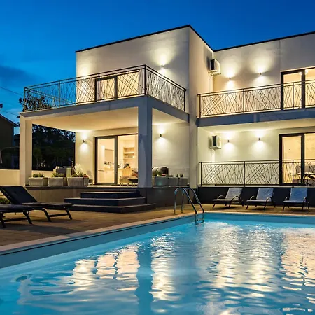 Villa Angie In Istria For 10 Persons With Private Heated Pool & Kids Playground Vodnjan