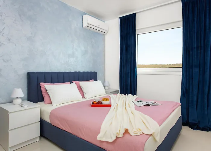 Villa Angie Near Pula For 10 Persons With Private Heated Pool & Kids Playground *