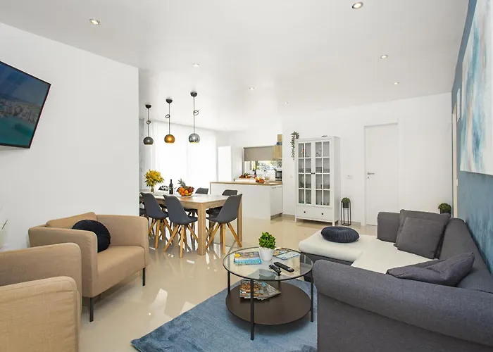 Angie Near Pula For 10 Persons With Private Heated Pool & Kids Playground Vodnjan