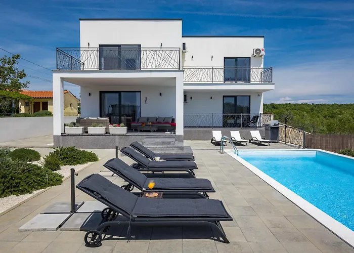 Angie Near Pula For 10 Persons With Private Heated Pool & Kids Playground * Vodnjan